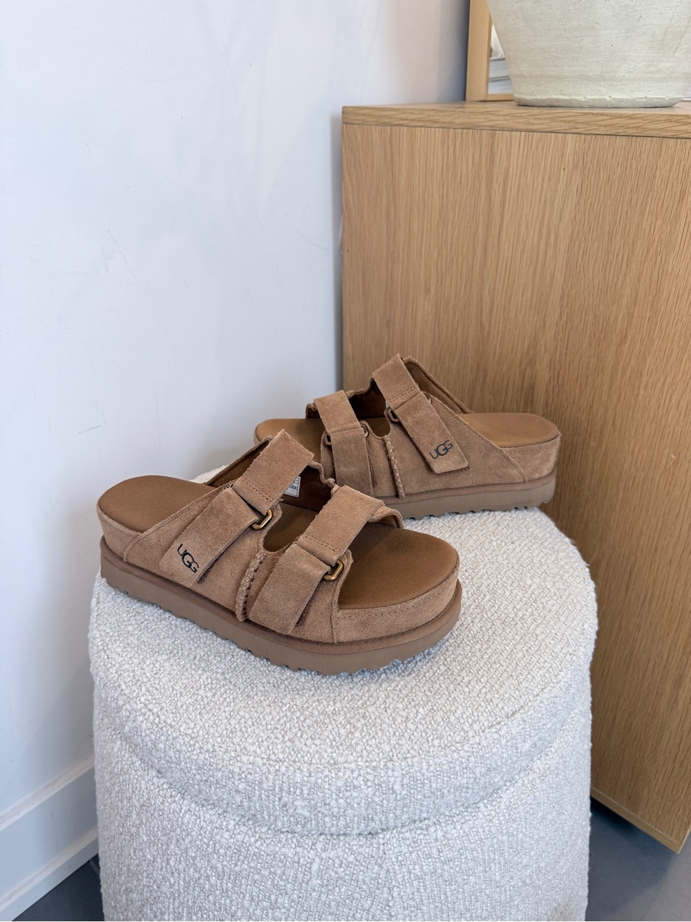 UGG Women's Goldenstar Hi Slide Sandal - Chestnut